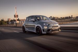 Abarth 695 70° Anniversario 2019 года  (UK)